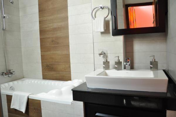 Aswadduma Hotel 담불라 외부 사진