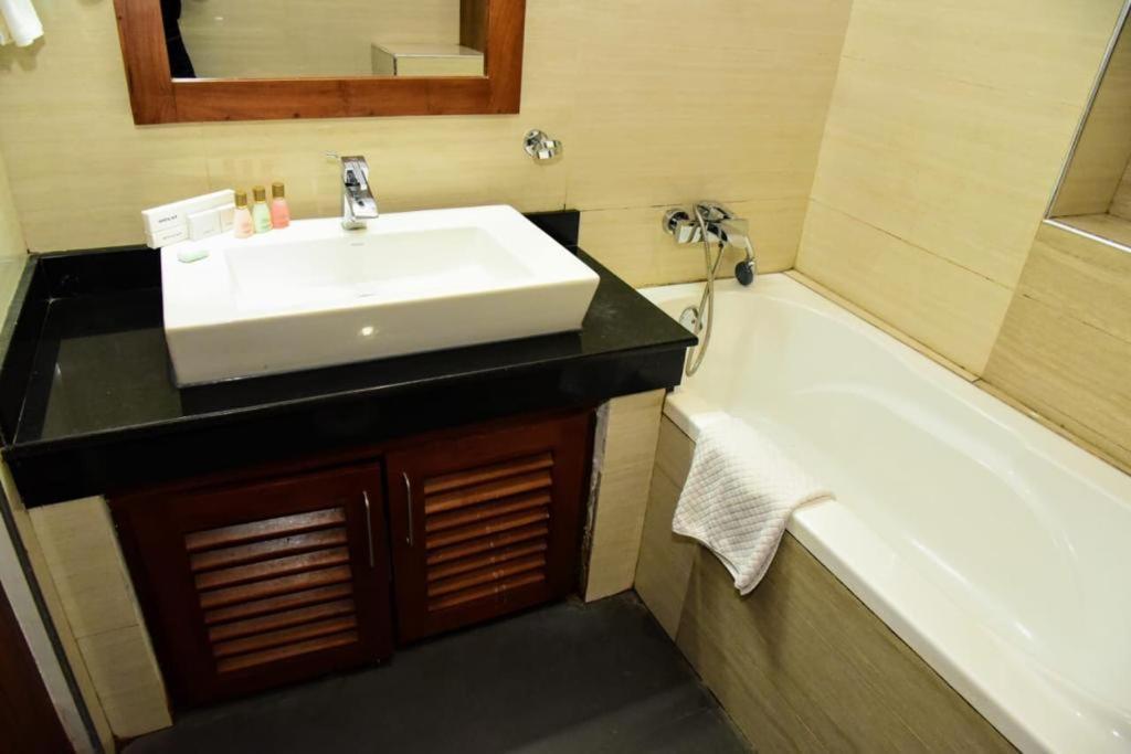 Aswadduma Hotel 담불라 외부 사진